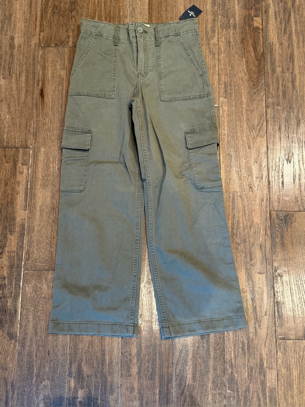 NEW WITH TAGS Abercrombie kids size 13/14 short olive green cargo pants